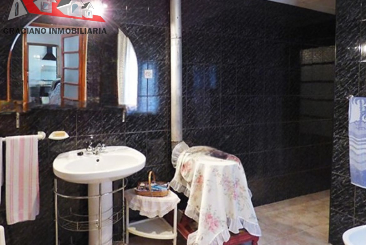 Se vende fantástica casa pareada en pleno centro de Albacete.