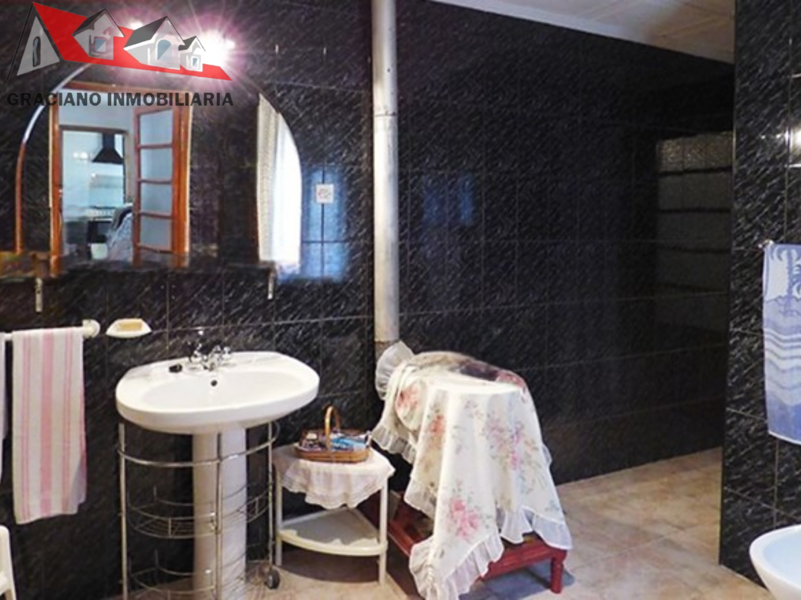 34 Se vende fantástica casa pareada en pleno centro de Albacete.