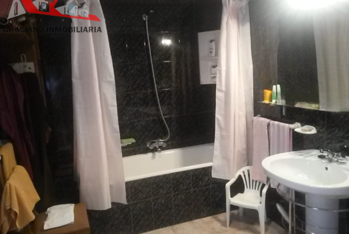 Se vende fantástica casa pareada en pleno centro de Albacete.