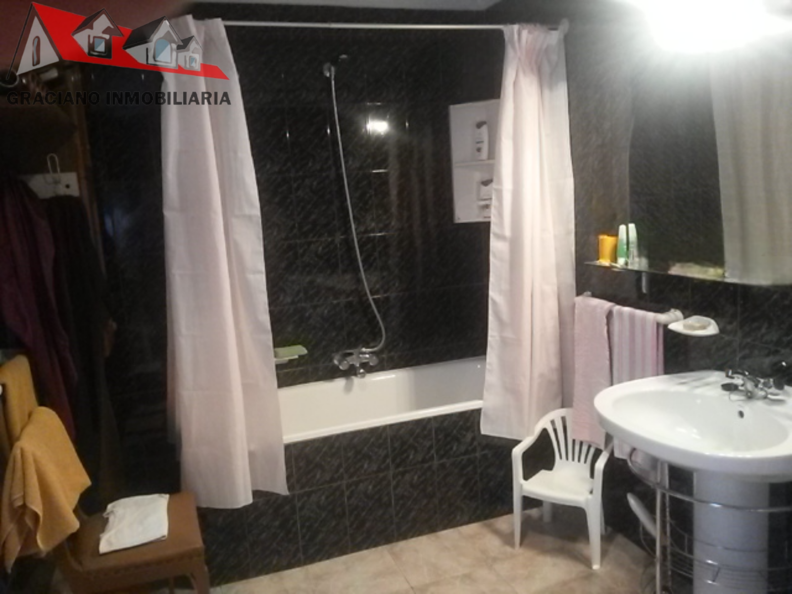 35 Se vende fantástica casa pareada en pleno centro de Albacete.