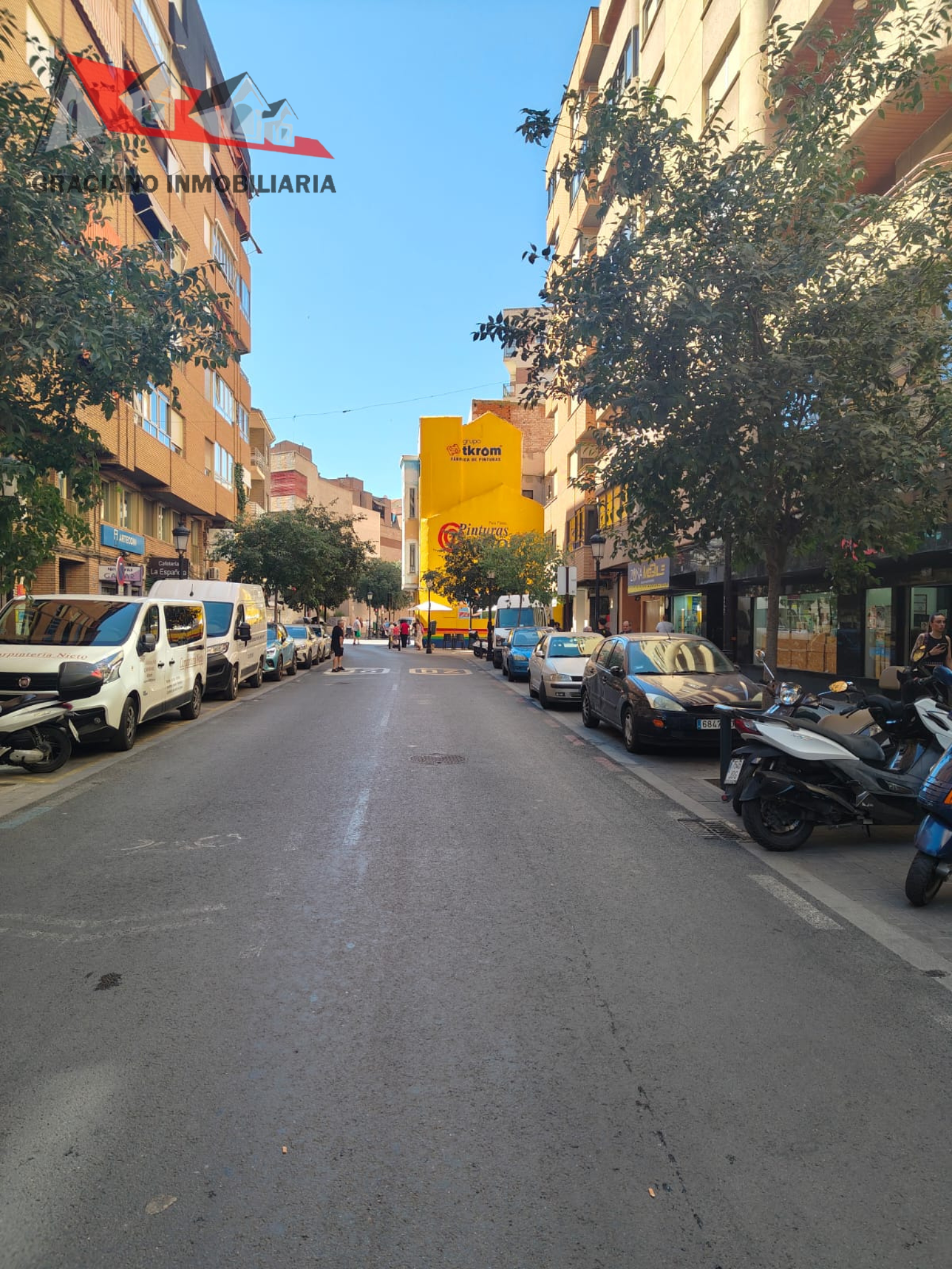 Piso en venta situado estratégicamente al principio de la calle Baños, junto a la calle Feria