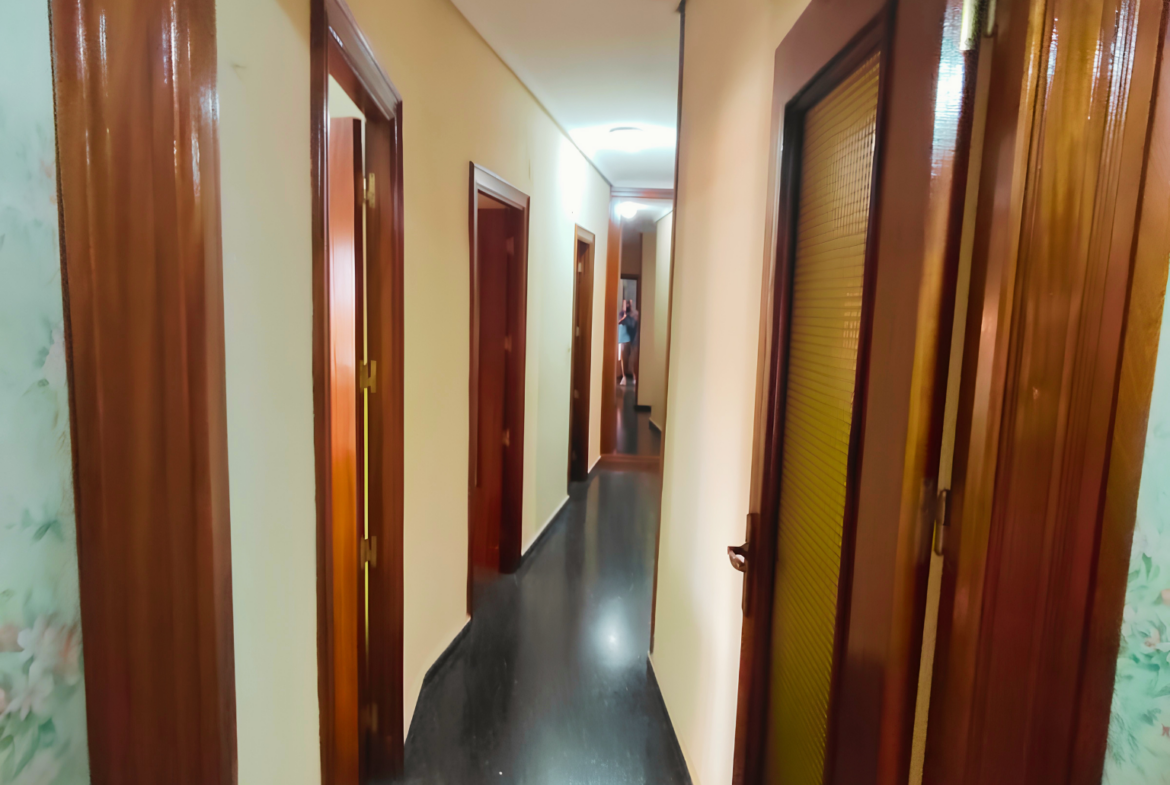 Piso en venta situado estratégicamente al principio de la calle Baños, junto a la calle Feria