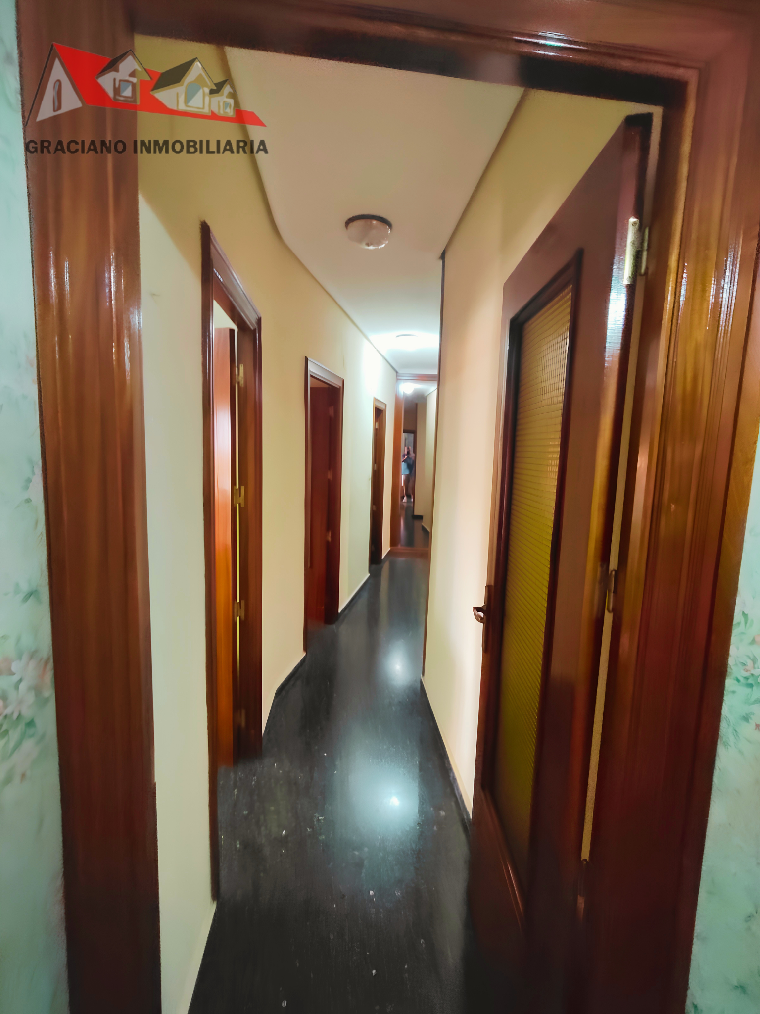 Piso en venta situado estratégicamente al principio de la calle Baños, junto a la calle Feria
