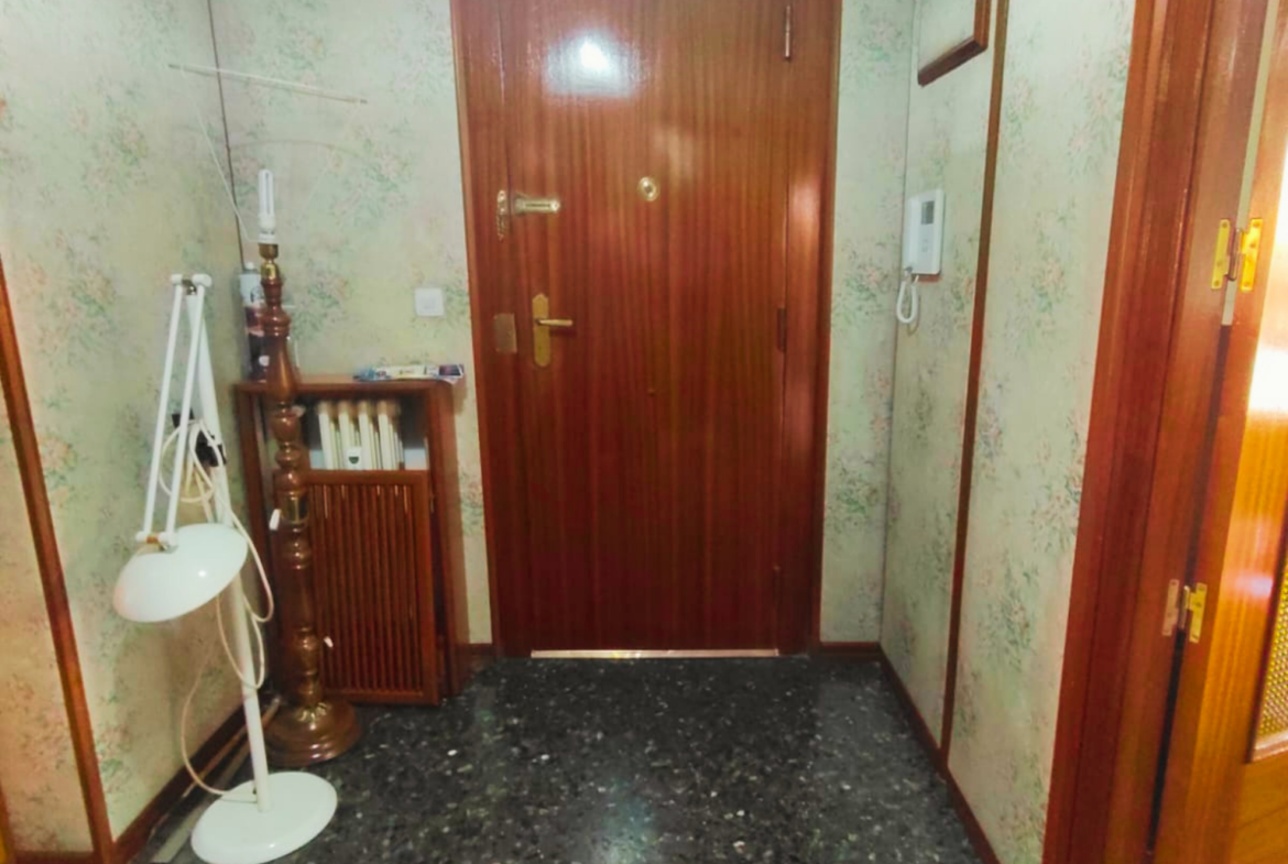 Piso en venta situado estratégicamente al principio de la calle Baños, junto a la calle Feria