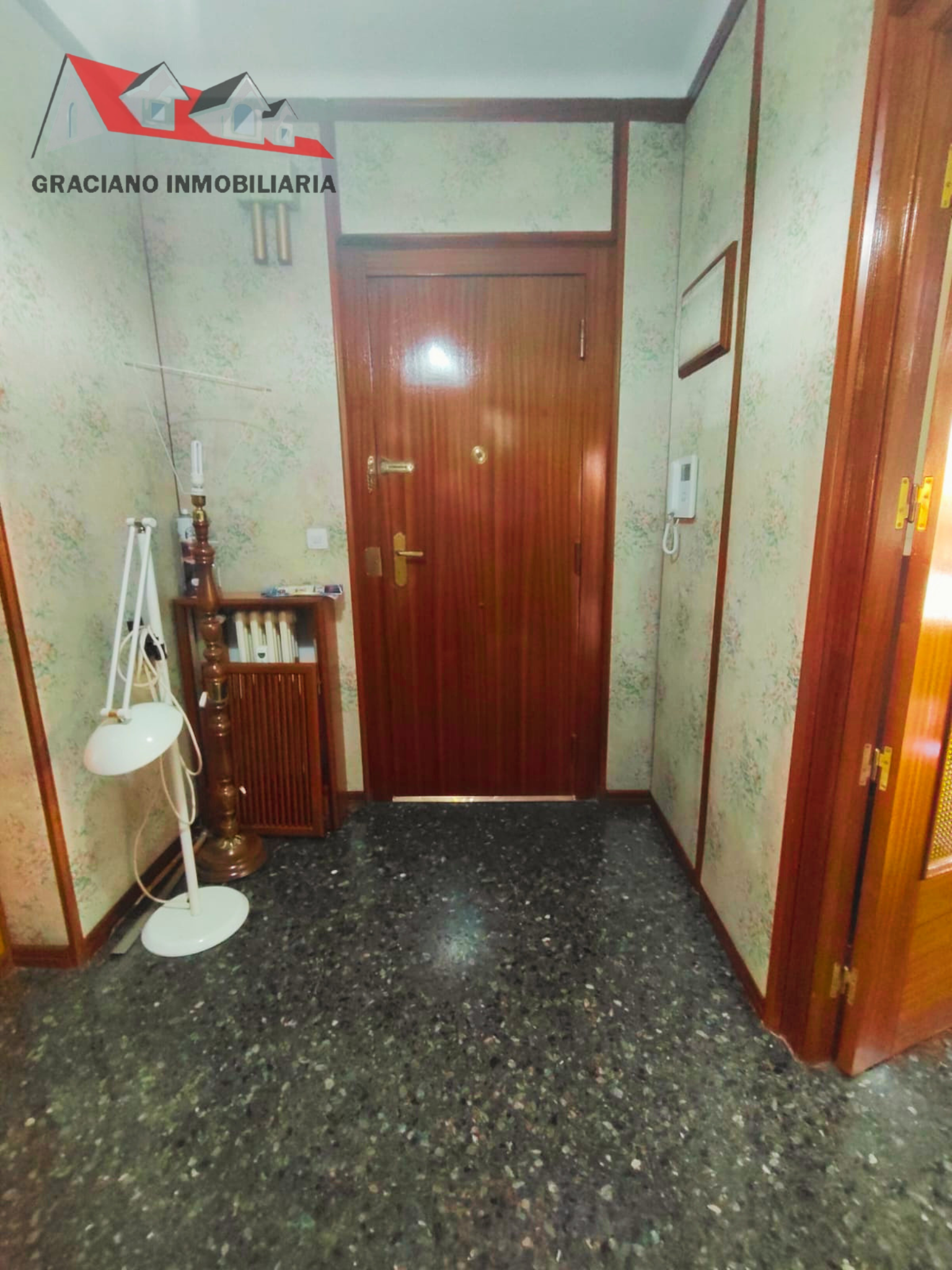 Piso en venta situado estratégicamente al principio de la calle Baños, junto a la calle Feria