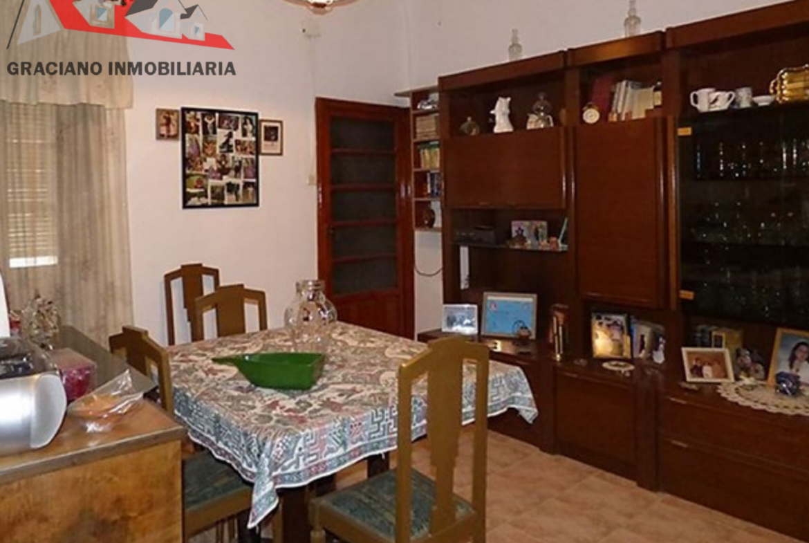 Se vende fantástica casa pareada en pleno centro de Albacete.