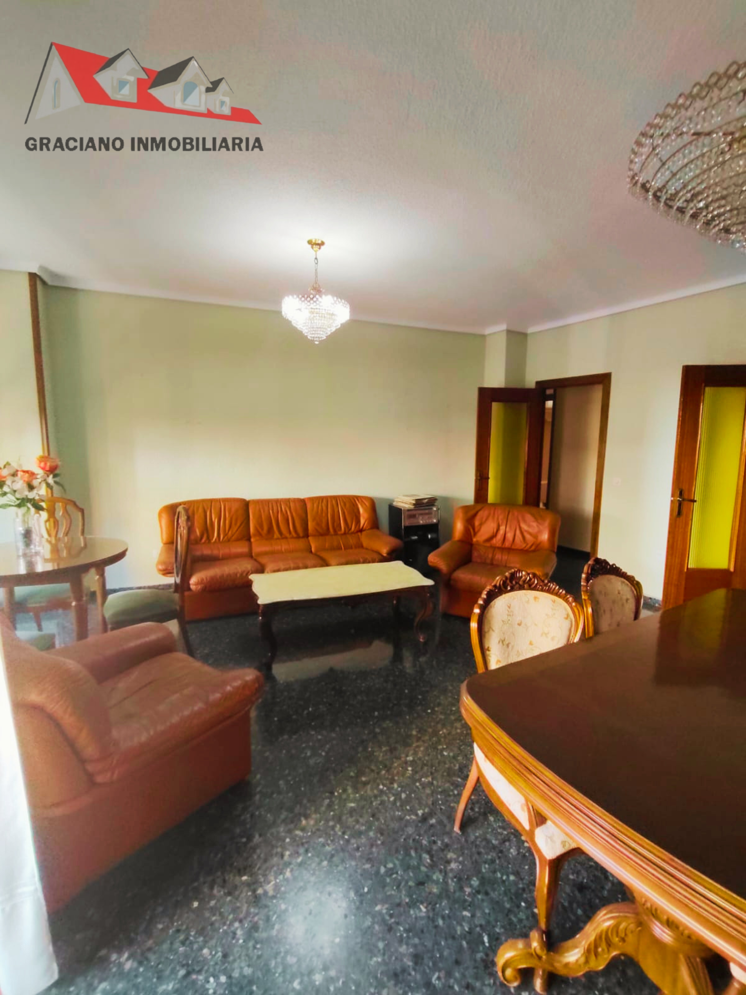Piso en venta situado estratégicamente al principio de la calle Baños, junto a la calle Feria