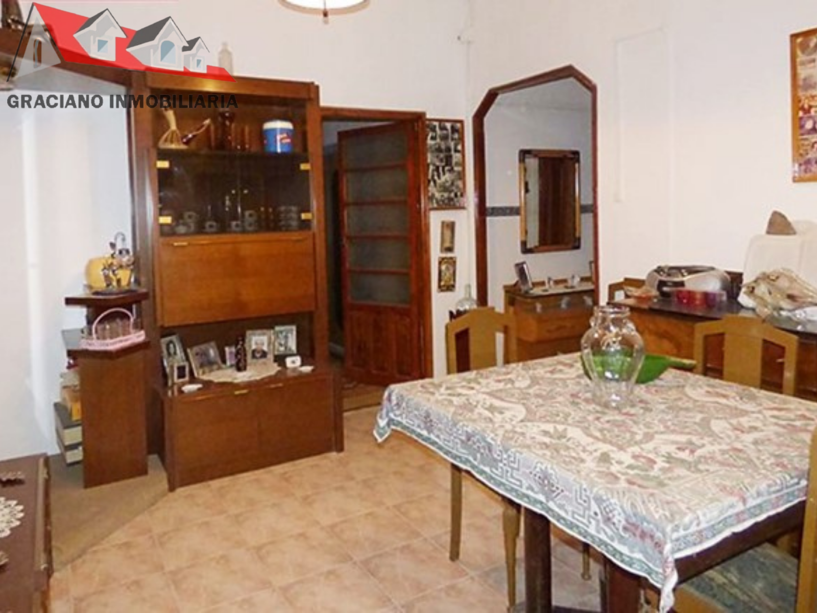 9 Se vende fantástica casa pareada en pleno centro de Albacete.
