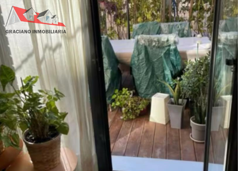 Se vende piso bajo zona Facultad de Medicina