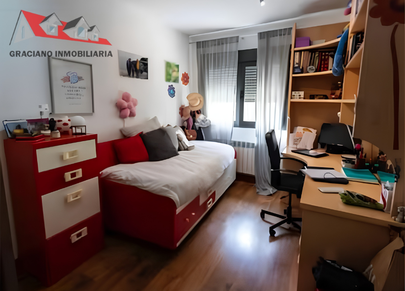 Se vende piso bajo zona Facultad de Medicina