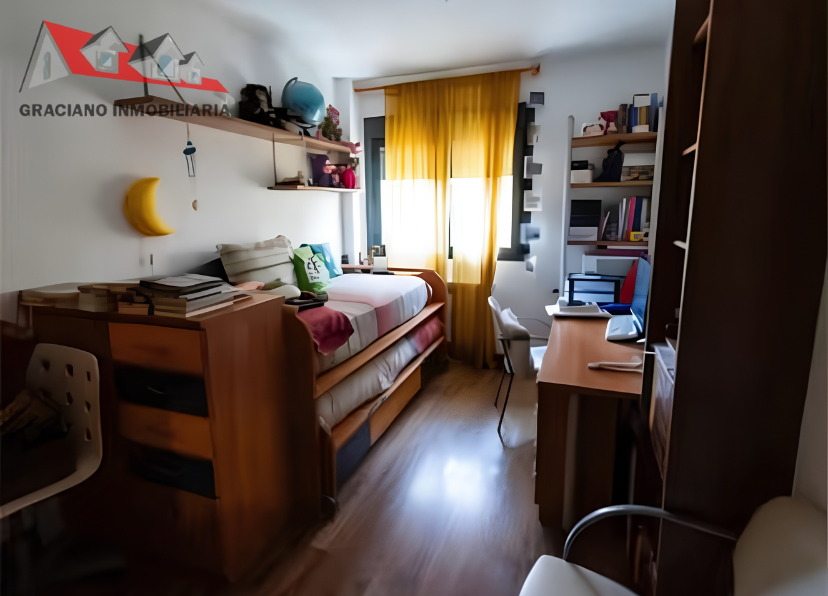 Se vende piso bajo zona Facultad de Medicina