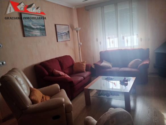 Se vende espectacular chalet adosado de 3 plantas a solo 10 minutos de Albacete