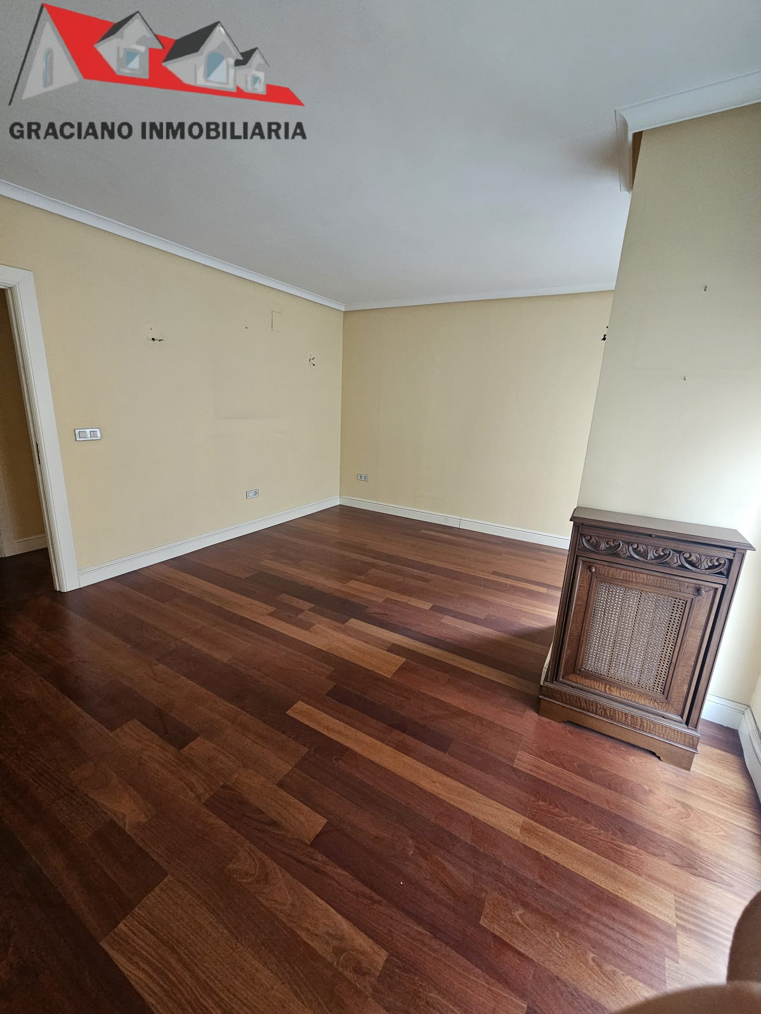 1 Se vende piso en el Altozano