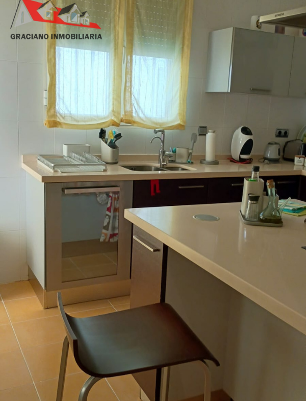 Se vende espectacular chalet adosado de 3 plantas a solo 10 minutos de Albacete