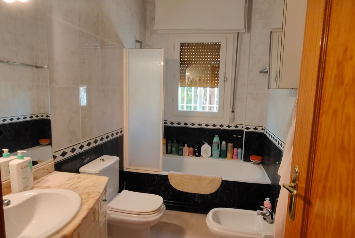 Se vende chalet en Carretera de Jaén