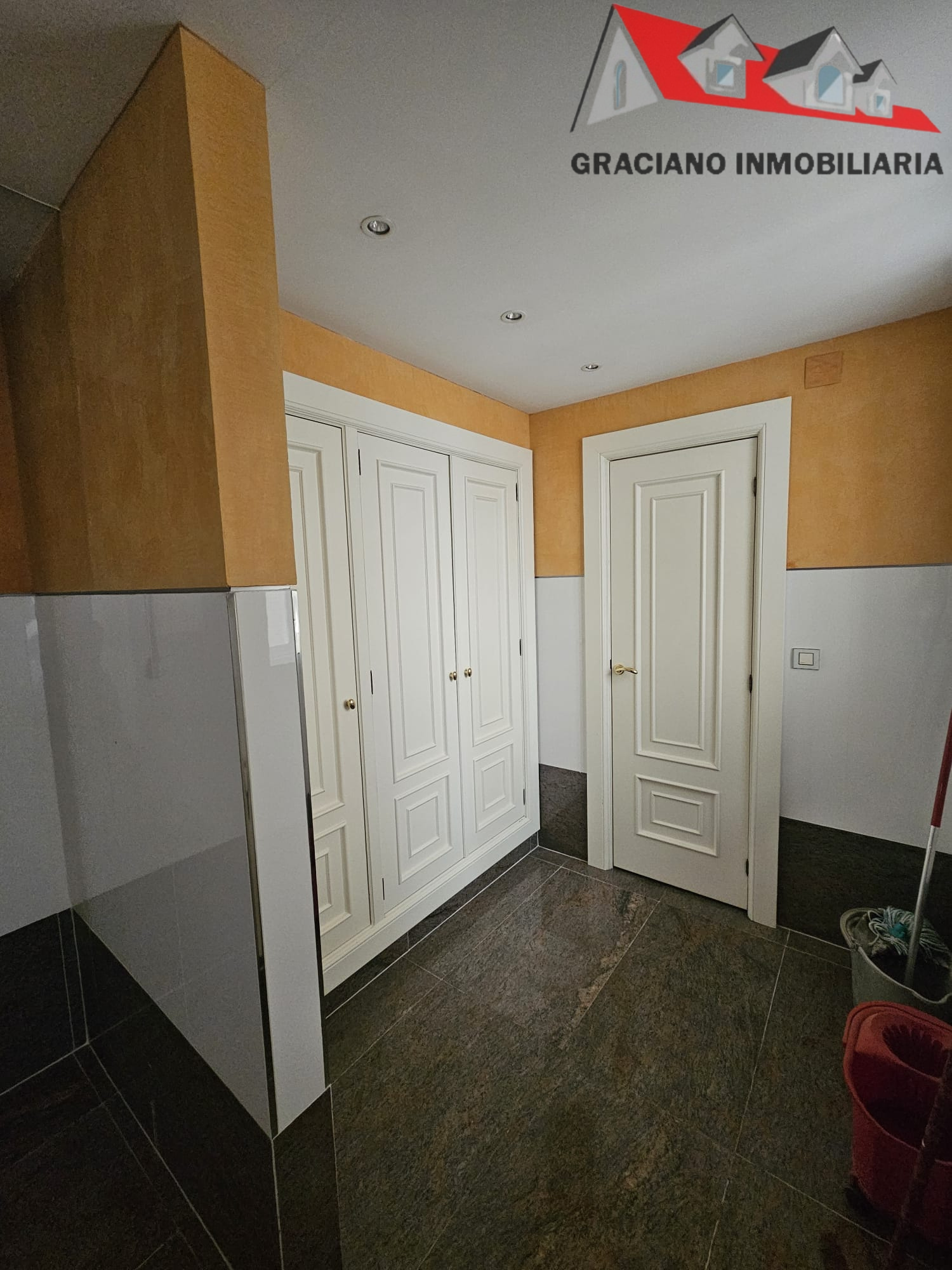11 Se vende piso en el Altozano