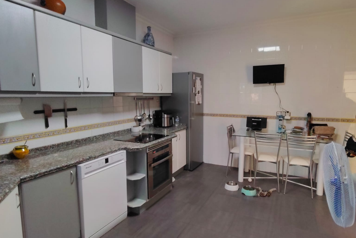 Se vende chalet en Carretera de Jaén