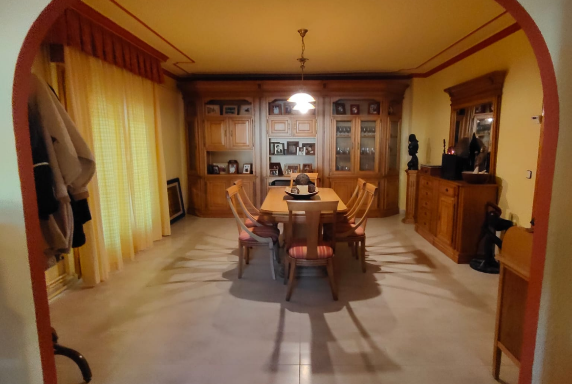 Se vende chalet en Carretera de Jaén