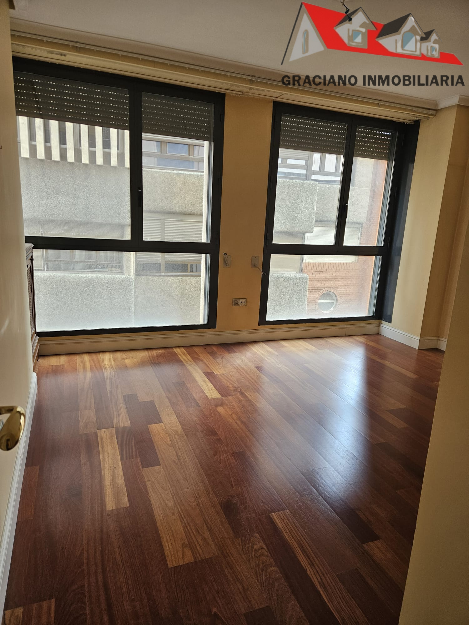 16 Se vende piso en el Altozano
