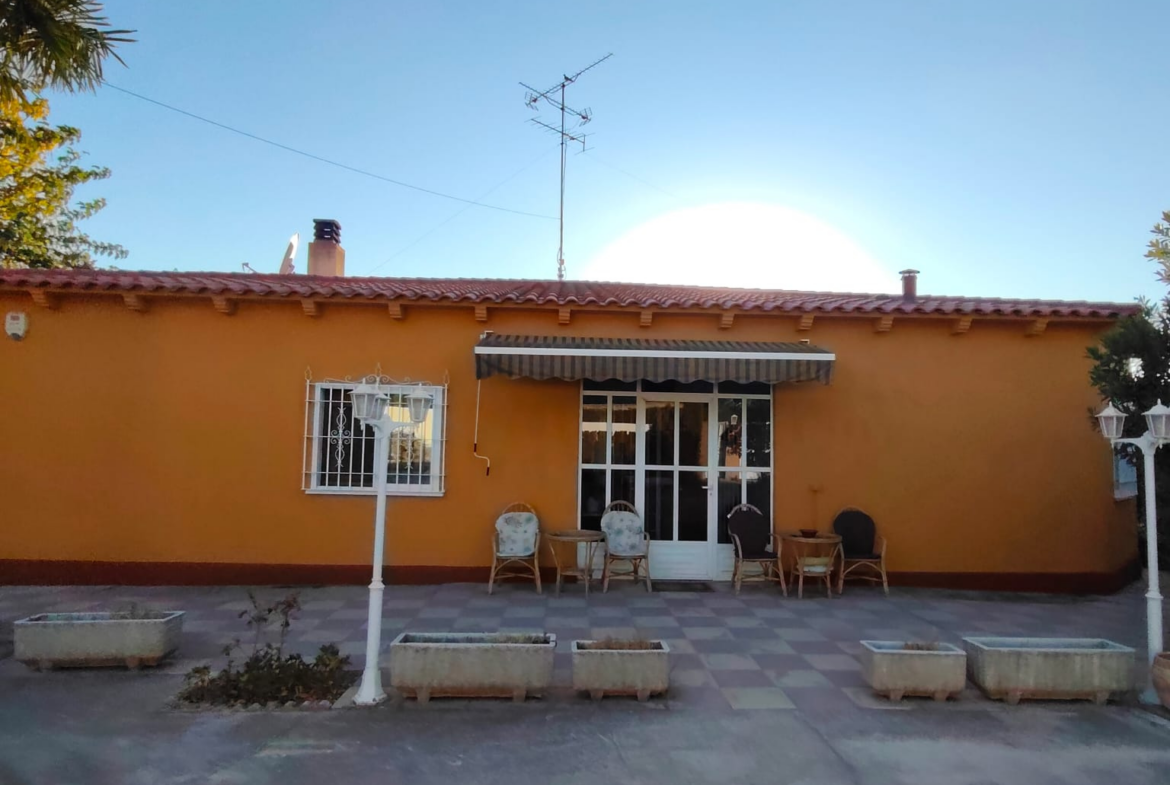 Se vende chalet en Carretera de Jaén