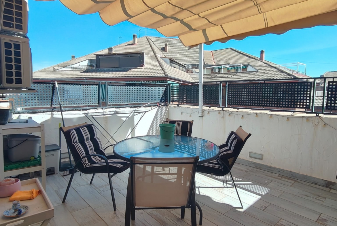 Se vende Ático zona Franciscanos