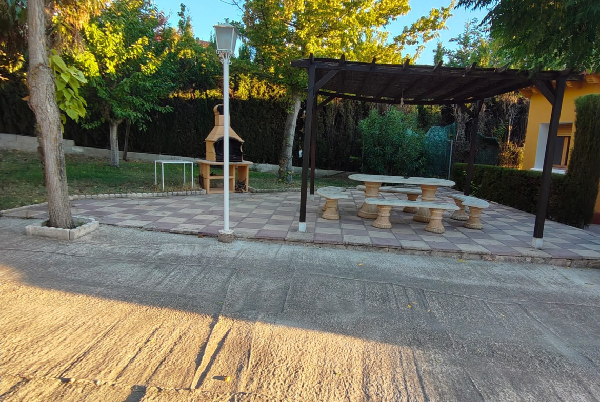 Se vende chalet en Carretera de Jaén