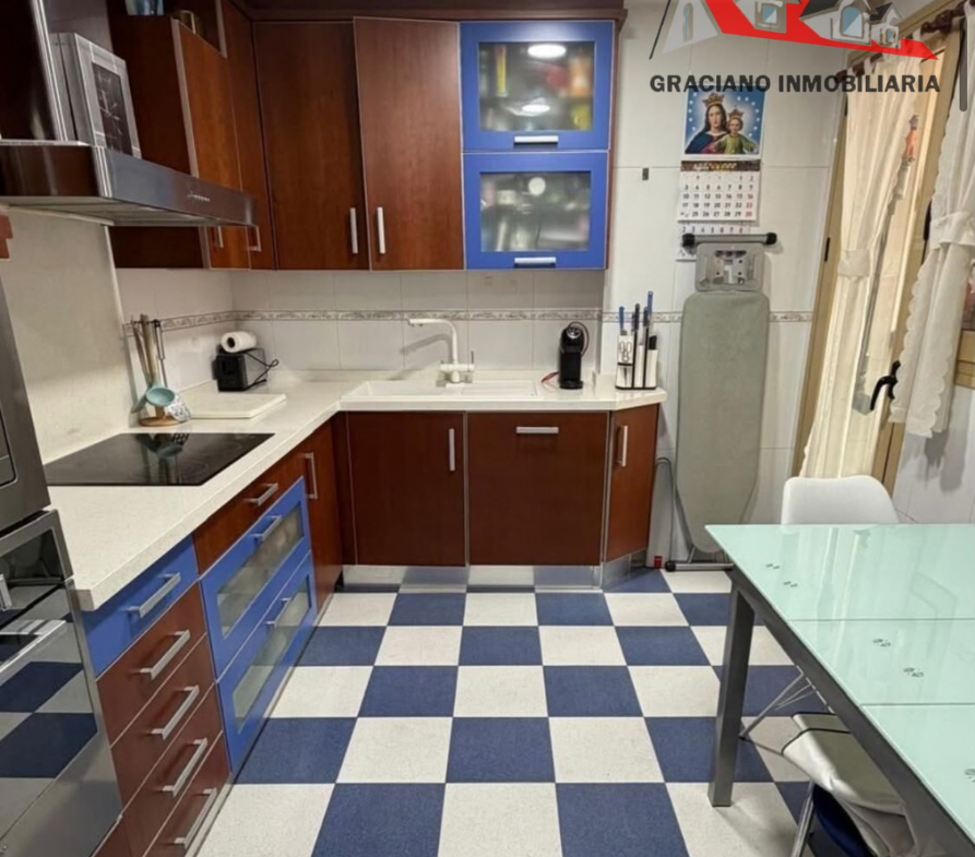 Se vende piso en calle Iris zona industria