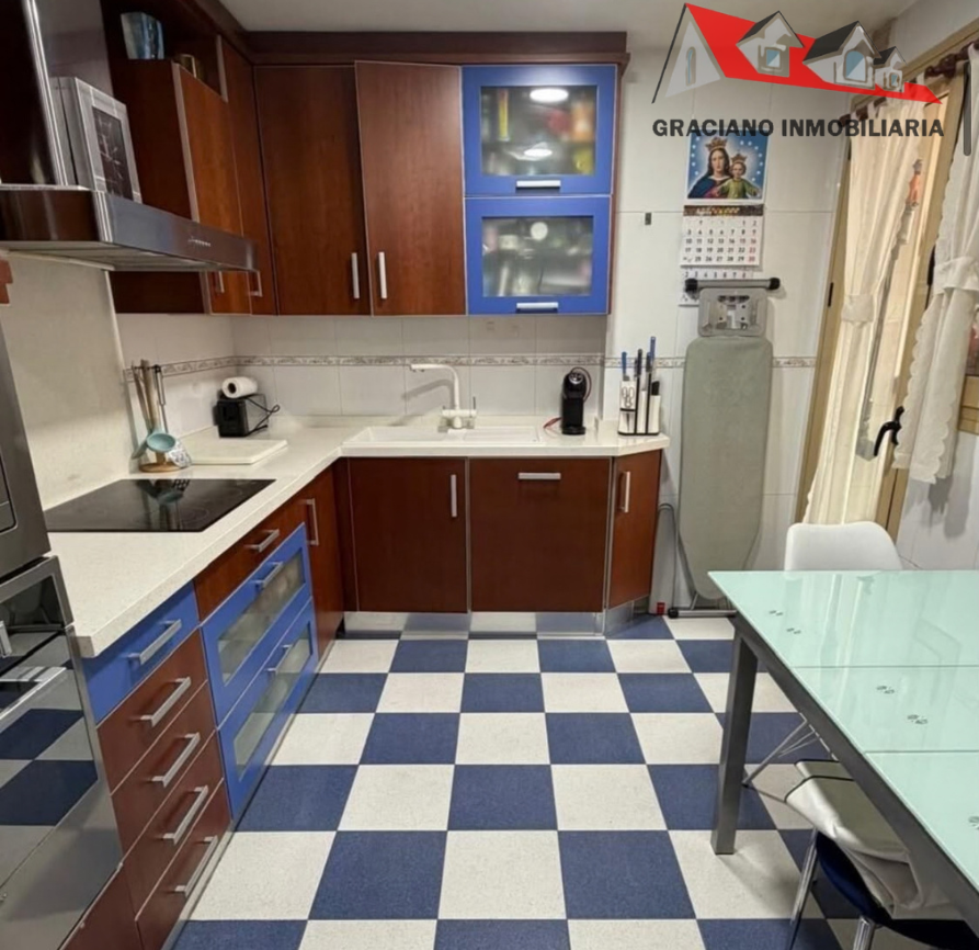 Se vende piso en calle Iris zona industria