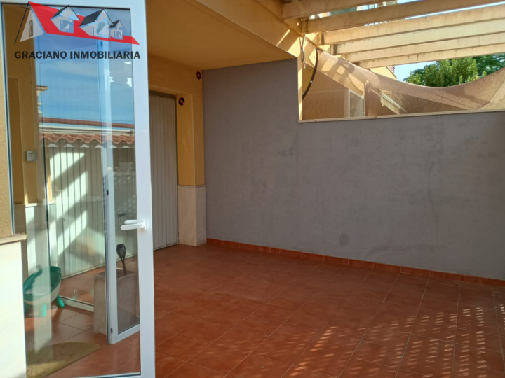 Se vende espectacular chalet adosado de 3 plantas a solo 10 minutos de Albacete