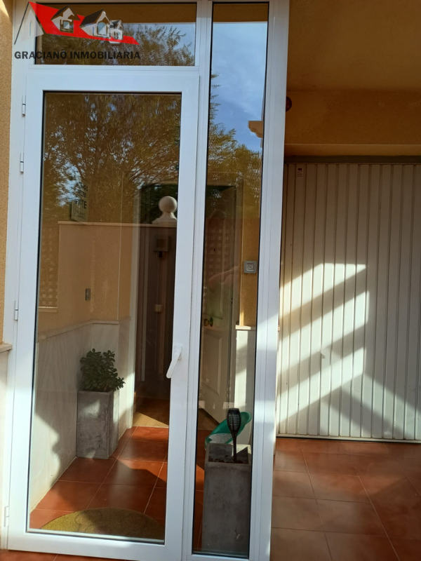 Se vende espectacular chalet adosado de 3 plantas a solo 10 minutos de Albacete