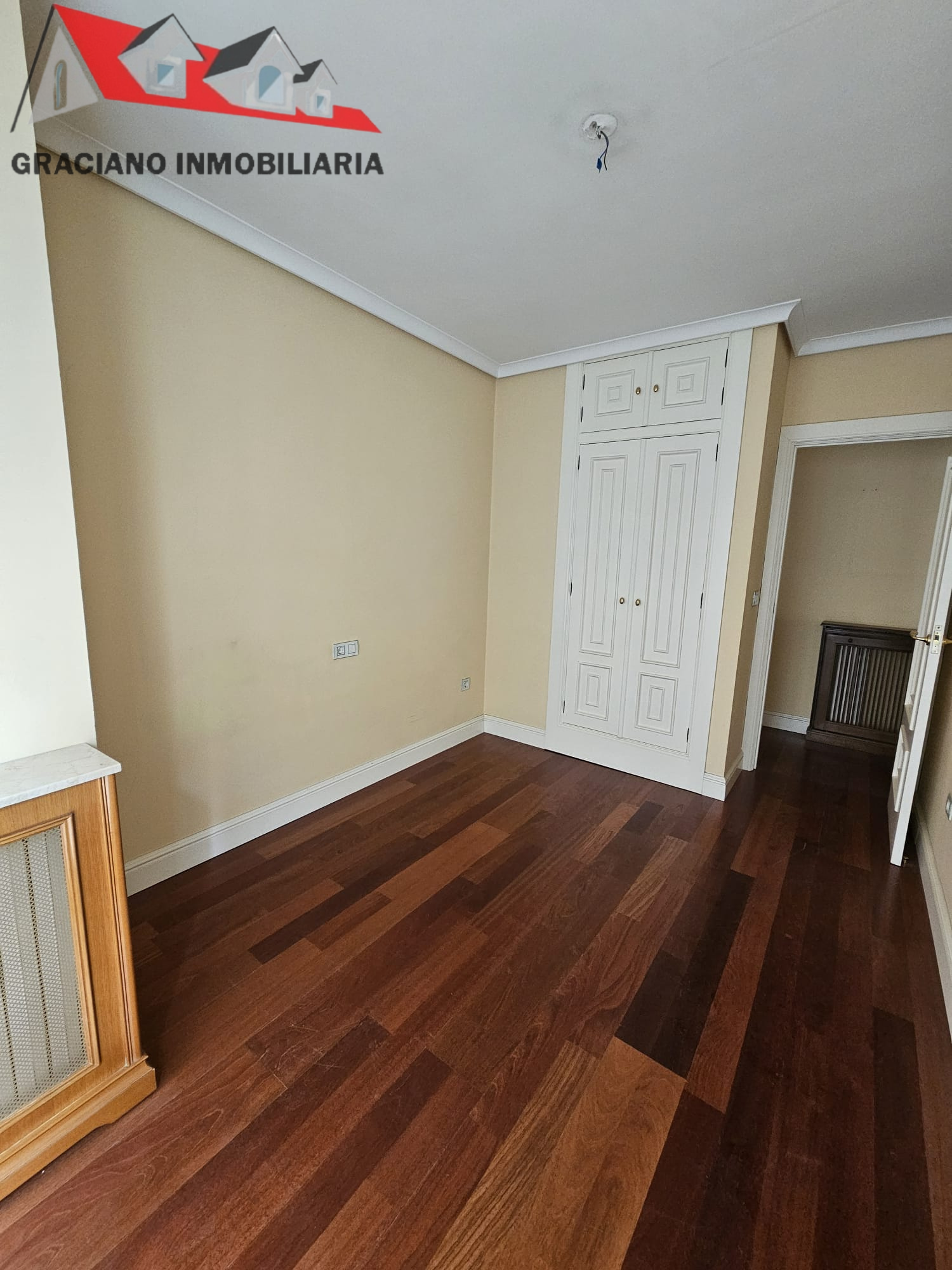 6 Se vende piso en el Altozano
