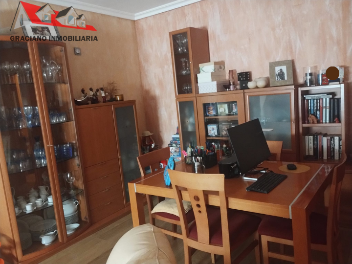 Se vende espectacular chalet adosado de 3 plantas a solo 10 minutos de Albacete