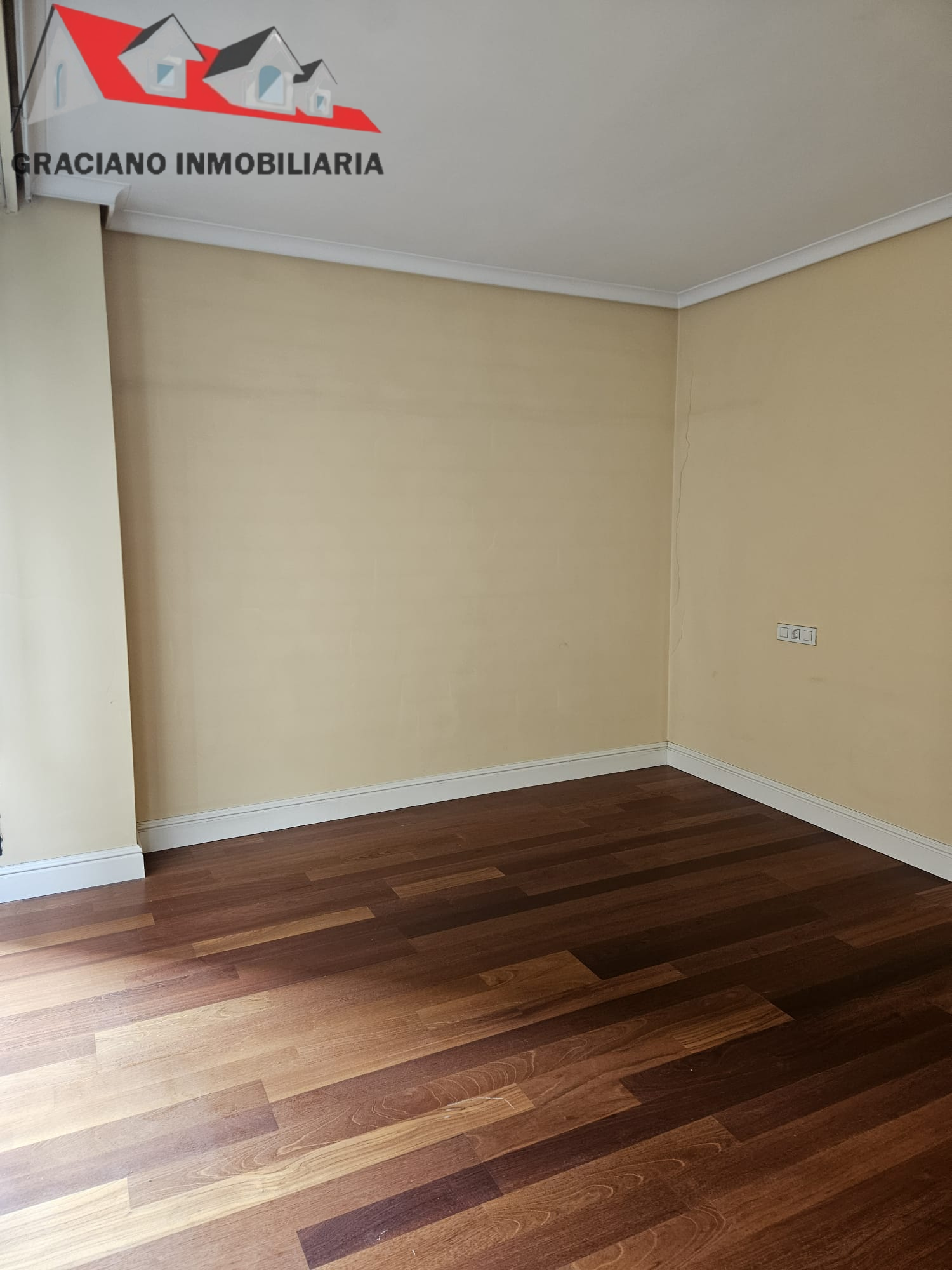 7 Se vende piso en el Altozano