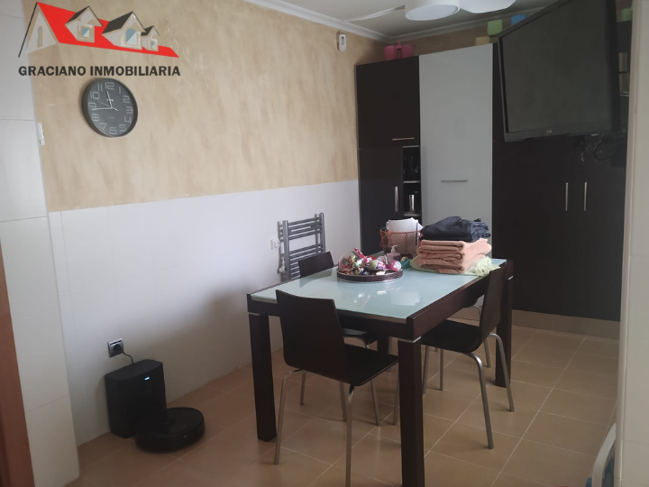 Se vende espectacular chalet adosado de 3 plantas a solo 10 minutos de Albacete